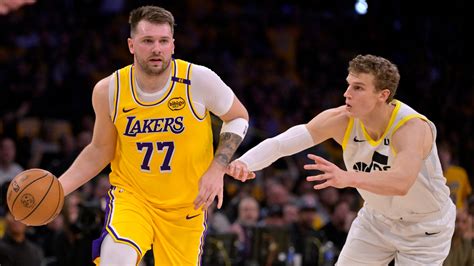 odds on laker game tonight.